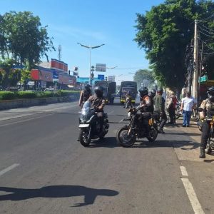 Ricuh di Otista Buntut Rantis Brimob Lindas Ojol, Anggota Polisi Sempat Diculik dan Disandera Massa