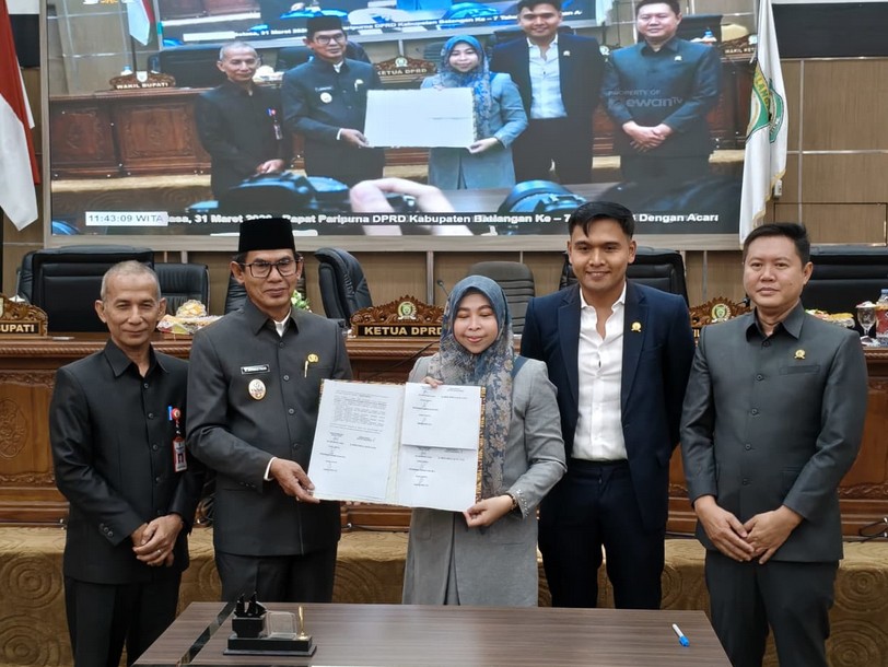 Pemkab Balangan Sampaikan LKPJ 2025 dalam Rapat Paripurna DPRD
