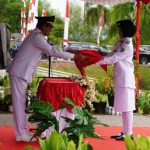 Wabup Akhmad Fauzi Pimpin Penurunan Bendera HUT ke-81 RI, Ajak Warga Wujudkan Semangat Kemerdekaan WABUP BALANGAN PENURUNAN BENDERA